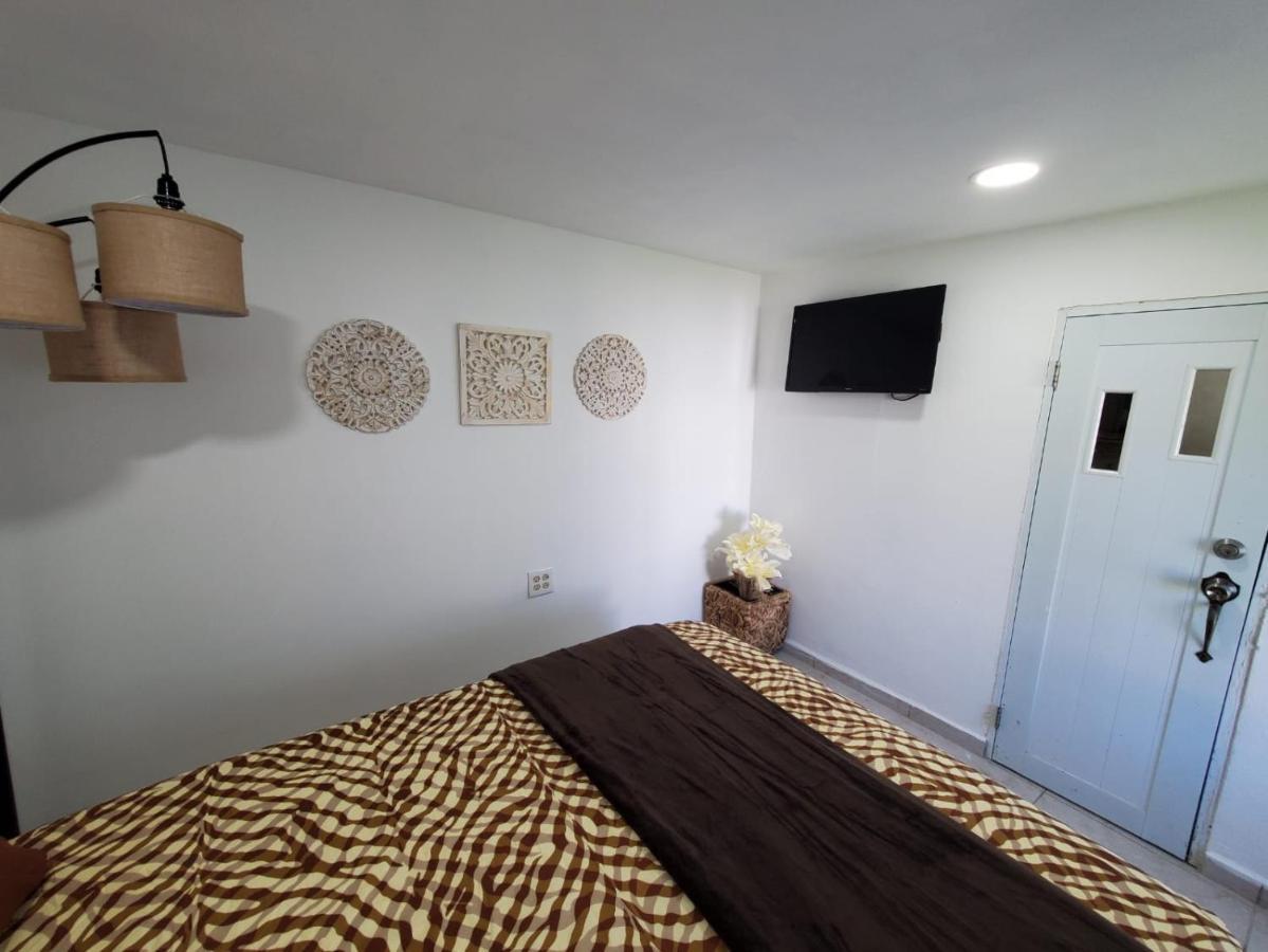 Aguadilla Breeze Apt In Gated Complex 8 Minute Walk To Crashboat Beach Kültér fotó